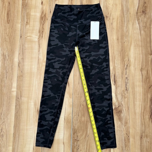 NWT Danskin Black Camouflage Leggings Size Small - Picture 3 of 8